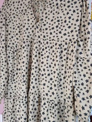 Vestido floral beige y negro
