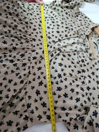 Vestido floral beige y negro