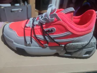 Zapatillas Fila Naranja y Gris