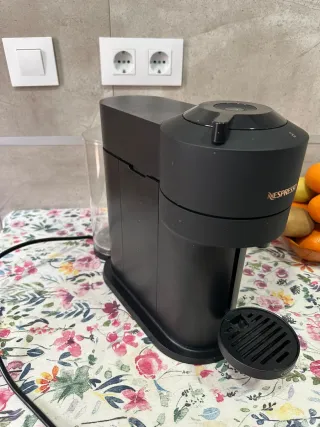 Cafetera Nespresso Negra