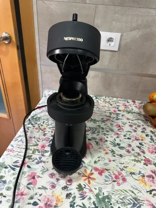 Cafetera Nespresso Negra