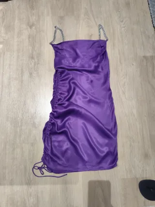 Vestido joya púrpura con tirantes plateados