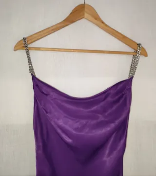 Vestido joya púrpura con tirantes plateados