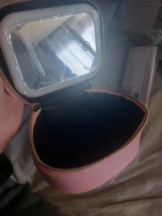 Custodia trucchi con specchio LED