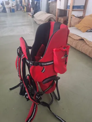 Mochila portabebés ergonómica roja