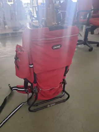 Mochila portabebés ergonómica roja