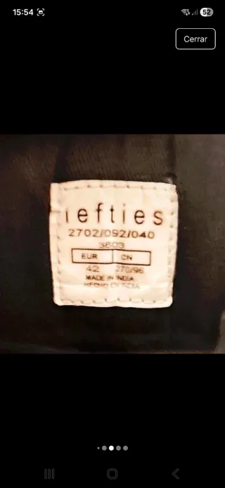 Botas negras, estilo militar.