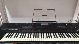 Roland G-1000. Teclado - Workstation