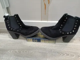 Botines Chelsea Negros Talla 38 Tachuelas