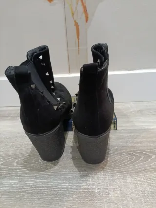 Botines Chelsea Negros Talla 38 Tachuelas
