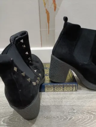 Botines Chelsea Negros Talla 38 Tachuelas