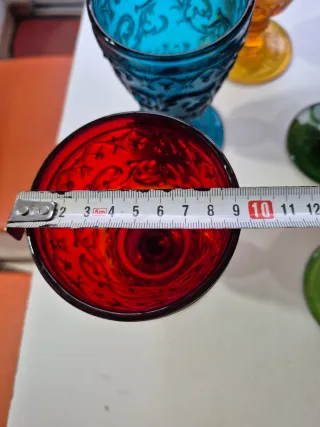 Copas de vidrio prensado de colores