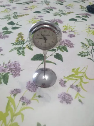 Orologio da tavolo in metallo