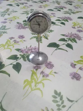 Orologio da tavolo in metallo