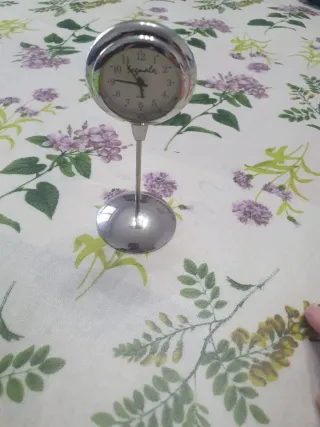 Orologio da tavolo in metallo