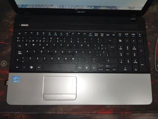 Portátil Acer plata y negro