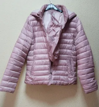 Talla L. Chaqueta acolchada con medidas.