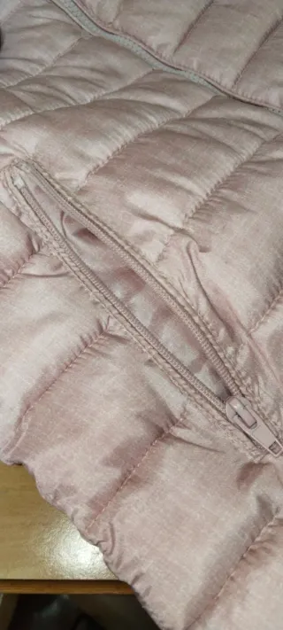 Talla L. Chaqueta acolchada con medidas.