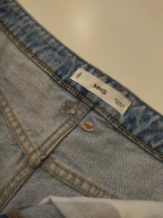 Falda vaquera midi con abertura