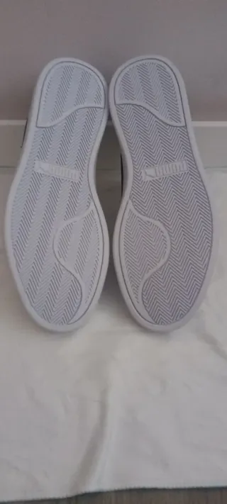 Zapatillas Puma ShuffleBlancas y Negras