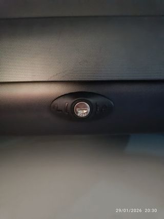 Baul y barras de coche 200 litros