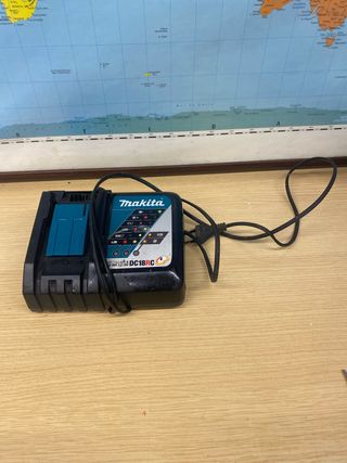 Cargador Makita DC18RC