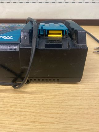 Cargador Makita DC18RC