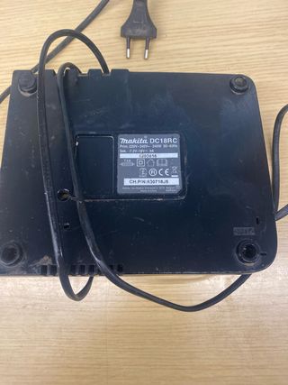 Cargador Makita DC18RC
