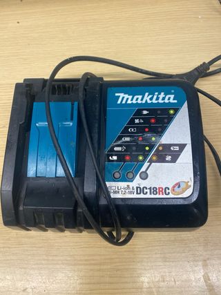 Cargador Makita DC18RC