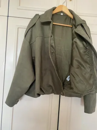 Chaqueta bomber efecto ante verde L de cuello solo