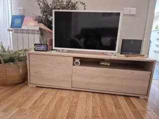 Mueble TV madera claro