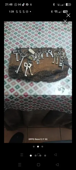 Antiche chiavi di forgiatura con tavolo