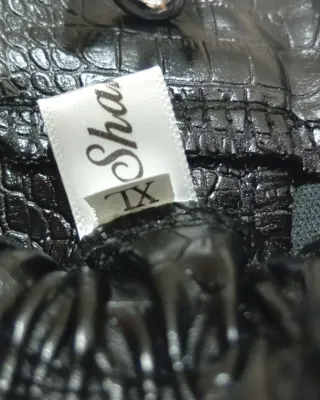 Falda negra efecto piel con flecos