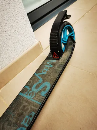 Patinete Oxelo con casco y protecciones