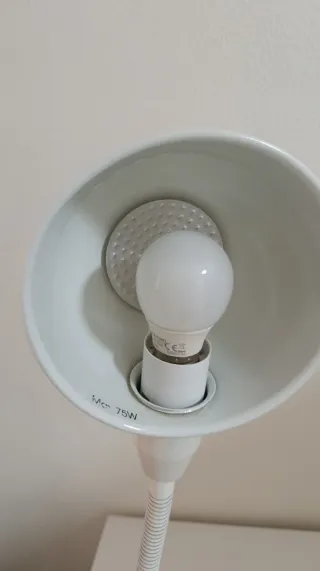 Lámpara de escritorio blanca