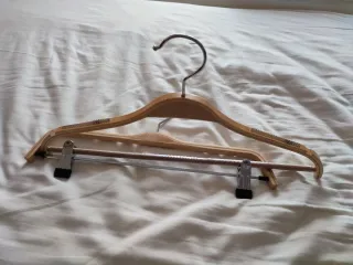 Lote 15 Perchas Madera y Metal