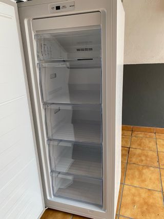 Congelador Hisense Vertical Cajones no frosh