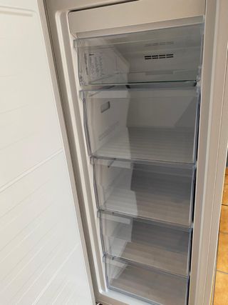 Congelador Hisense Vertical Cajones no frosh