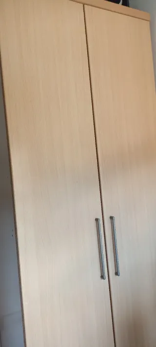 Armario de madera habitación. En muy buen estado.