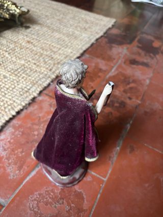 Figura de porcelana San Expedito