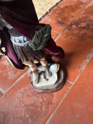 Figura de porcelana San Expedito