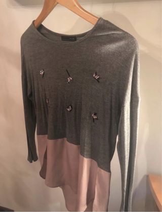 Camiseta Zara gris con pedrería Talla M