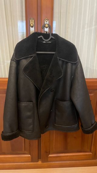 Chaqueta ZARA Piel Vuelta Negra Talla S