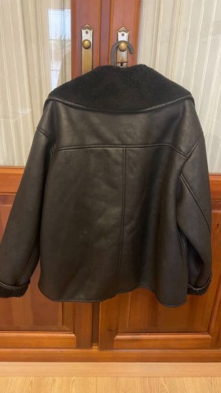 Chaqueta ZARA Piel Vuelta Negra Talla S