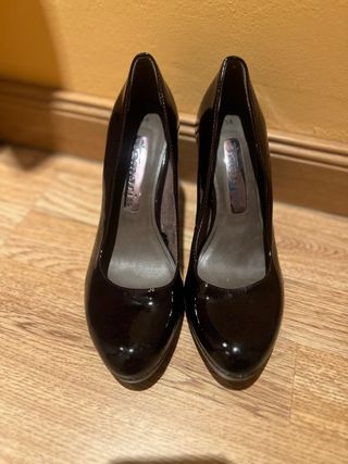 Zapatos de salón Tamaris burdeos talla 38