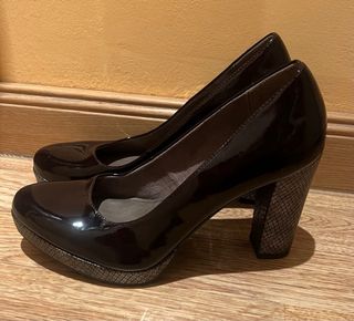 Zapatos de salón Tamaris burdeos talla 38