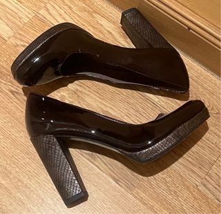 Zapatos de salón Tamaris burdeos talla 38