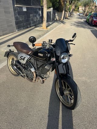 Ducati Scrambler 800.