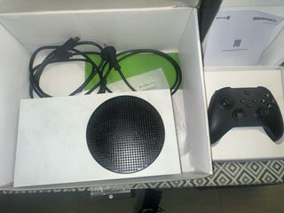 Xbox Series S + Mando + Batería Recargable