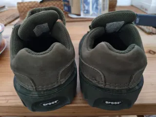Crocs niño cerradas, impermeable.